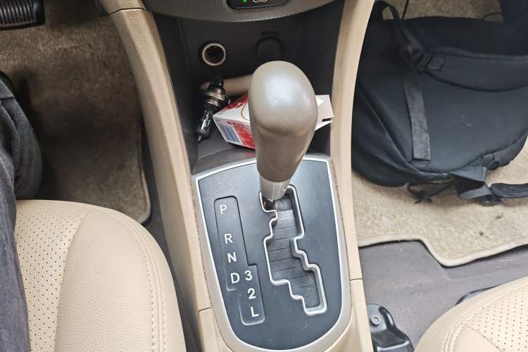Used Hyundai Verna (older generation) 2010 Sedan 1.4L Automatic Comfort Model GS Gear Lever