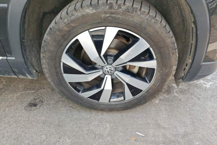 Used Volkswagen Tayron 2019 Teramont Edition 280TSI Two-Wheel Drive Luxury Model China VI Standard Right Front Wheel Hub