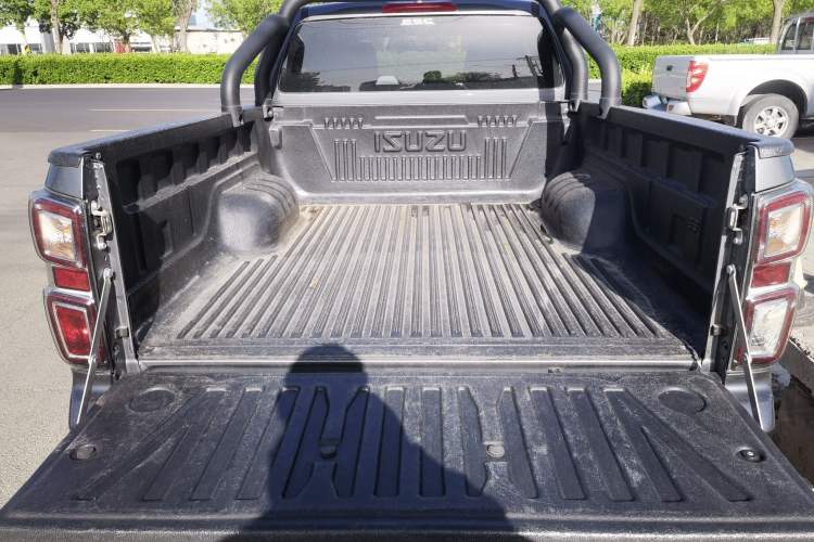 Used Isuzu D-MAX 2023 2.5T Automatic Two-Wheel Drive Diesel Navigation Edition Long Wheelbase