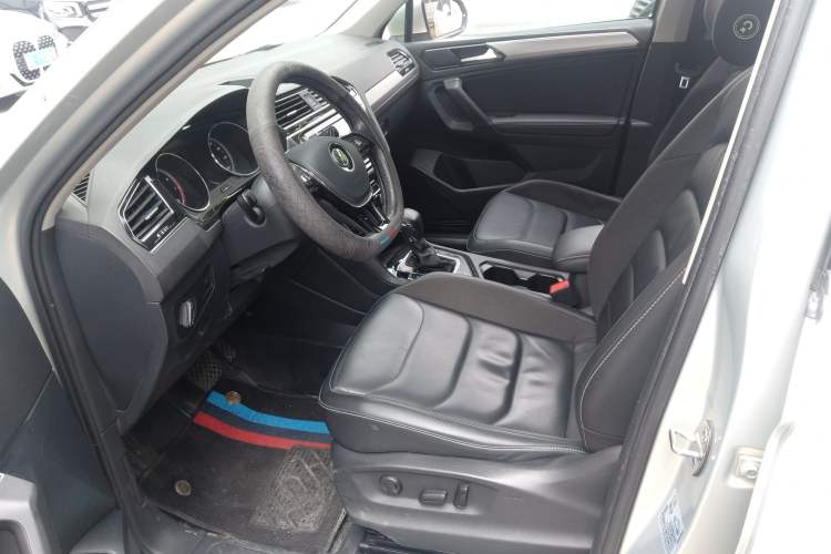 Used Volkswagen Tiguan L 2019 330TSI Automatic Two-Wheel Drive Smart Luxury Version China V Emission Standard
