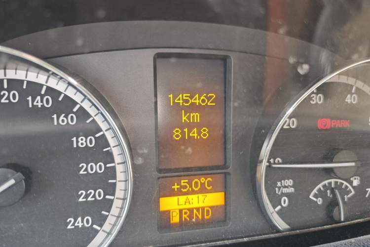 Used Mercedes-Benz Viano 2010 2.5L Luxury Edition