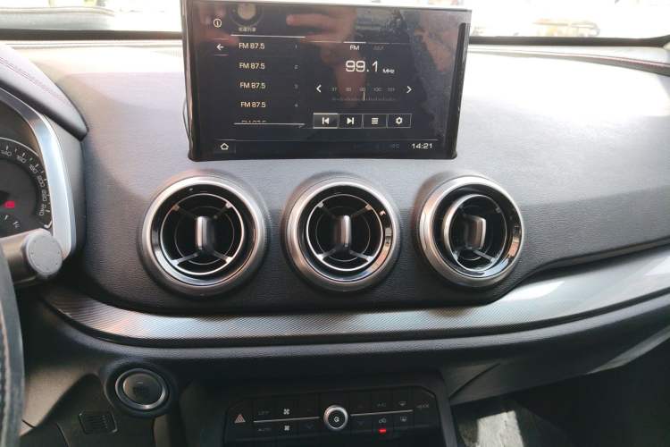 Used Wey VV5 2017 2.0T Ultra-Luxury Version Audio And AC Panel