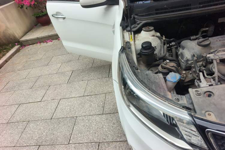 Used Kia K2 2015 Sedan 1.4L Automatic GLS Right Front Headlight