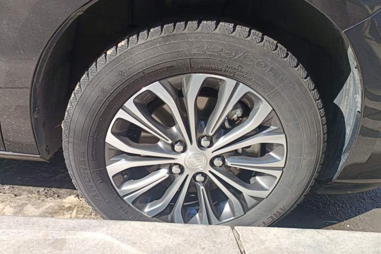 Used Buick GL8 2021 Land Cruiser Executive Class 652T Comfort Model Right Front Wheel Hub