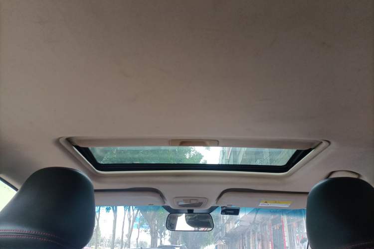 Used Baojun 560 2015 1.8L manual luxury version Headliner