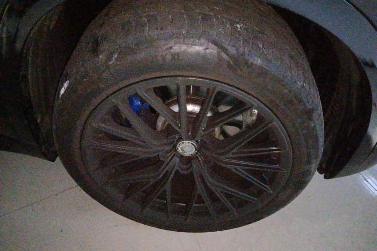 Used BMW X5 2022 Restyled xDrive 30Li Luxury Version M Sport Package Right Front Wheel Hub