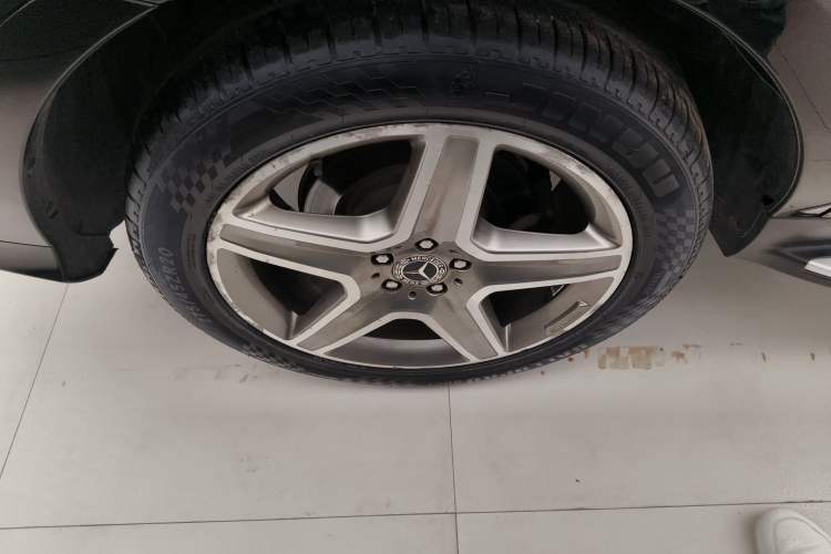 Used Mercedes-Benz GLE 2018 GLE 400 4MATIC Exclusive Edition Right Rear Wheel Hub