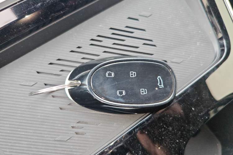 Used JAC Refine RF8 PHEV 2024 Zhiling Edition 1.5T 150KM Flagship Model – Lithium Iron Phosphate
