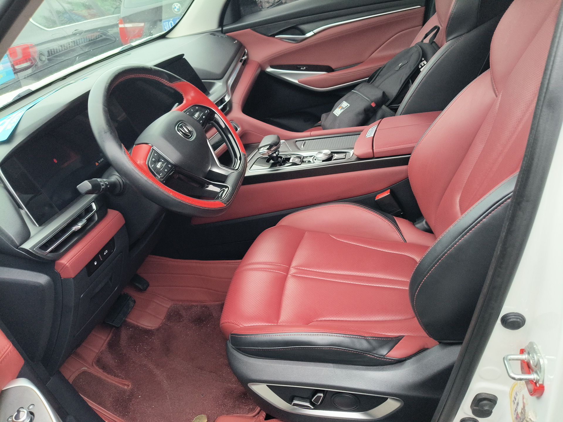 Переднее сиденье в автомобиле