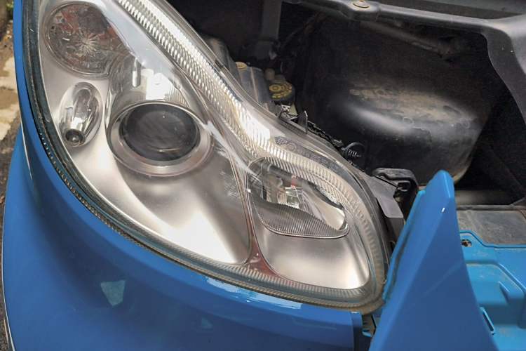 Used smart fortwo 2013 1.0T Hardtop Ice Cool Special Edition Right Front Headlight