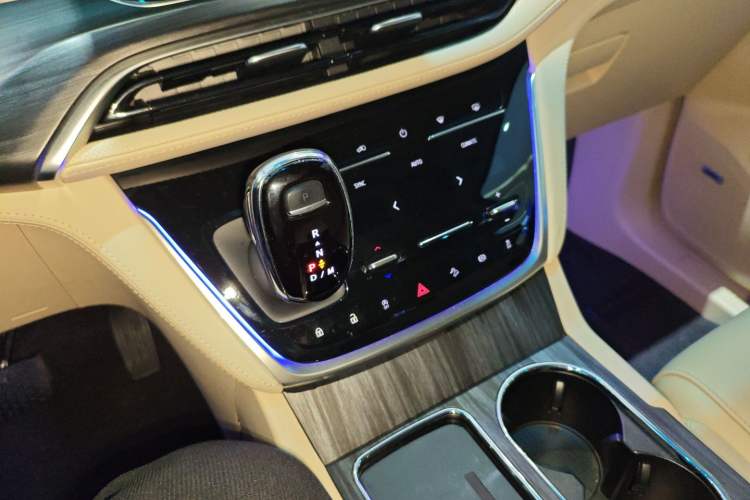 Used Buick GL8 2022 ES Landtrek 653T Luxury Edition
