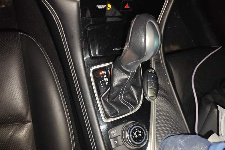 Used Infiniti Q50L 2016 2.0T Enjoyment Edition Gear Lever