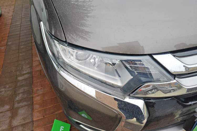 Used Mitsubishi Outlander 2017 2.0L Two-Wheel Drive Glory Edition 5 Seats Right Front Headlight