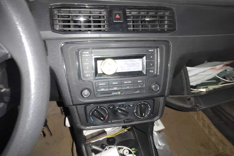 Used Volkswagen Santana 2016 1.6L Manual Fashion Edition
