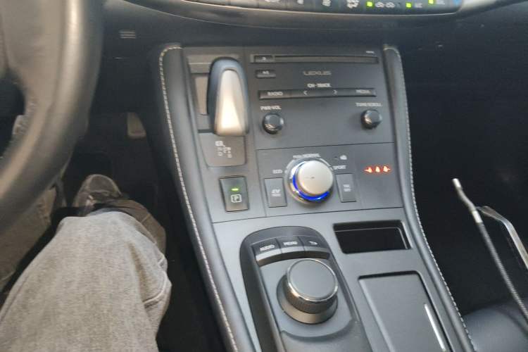 Used Lexus CT 2017 CT200h Comfort Edition Monochrome China VI Gear Lever