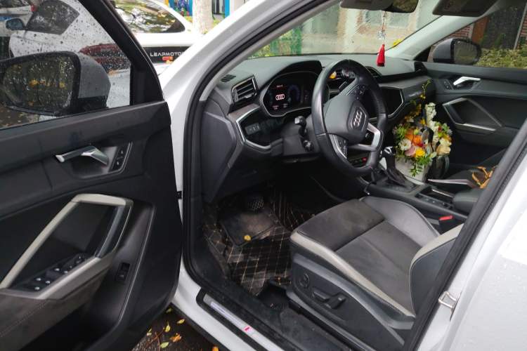 Used Audi Q3 2020 35 TFSI Fashion Dynamic Model Driver Seat