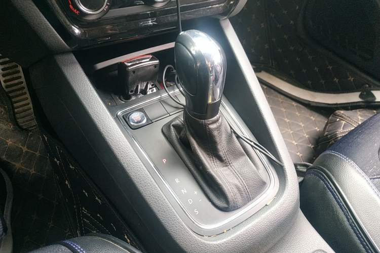 Used Volkswagen Sagitar 2018 1.6L Automatic Fashion Model Gear Lever