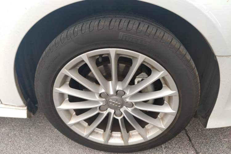 Used Audi A3 2017 Sportback 35 TFSI Fashion Model Right Front Wheel Hub