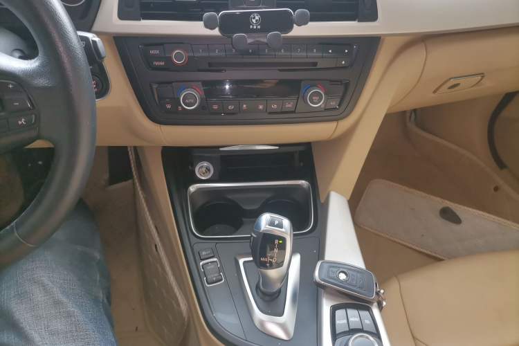 Used BMW 3 Series GT 2013 320i Leading Model
