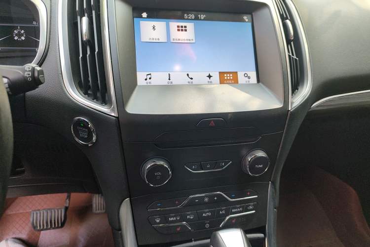 Used Ford Edge 2016 EcoBoost 245 Four-Wheel Drive Titanium Edition 7-Seater Audio And AC Panel