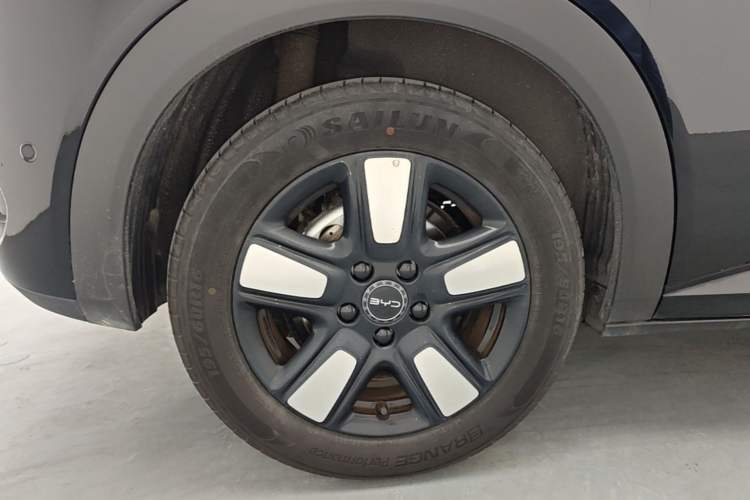 Used BYD Dolphin 2025 Intelligent Driving Version 410 km Fashion Edition Right Rear Wheel Hub