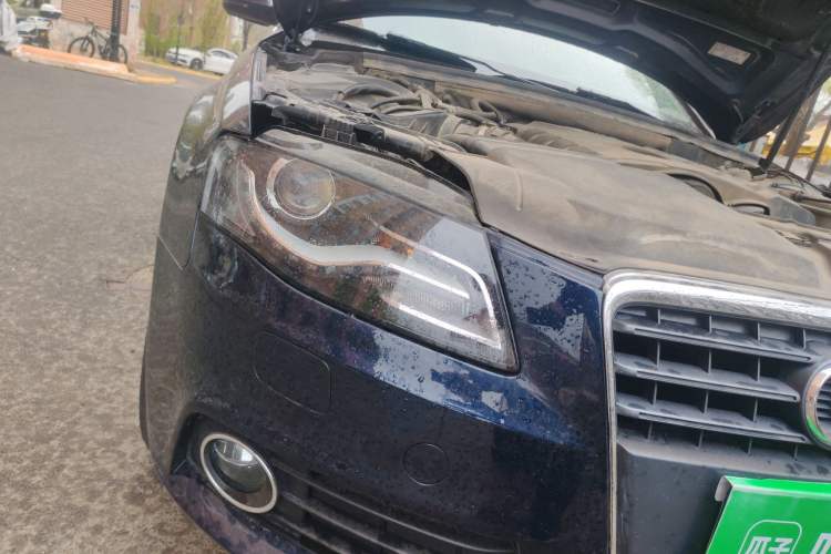 Used Audi A4L 2012 2.0 TFSI automatic Comfort trim level Right Front Headlight