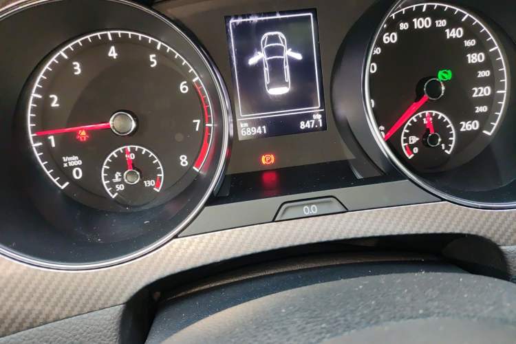 Used Volkswagen Golf Sportsvan 2019 280TSI Automatic Trendy Model China VI Standard Odometer Close Up