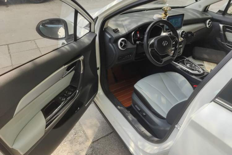 Used BAIC Beijing EU5 2018 R550 Smart Trend Edition