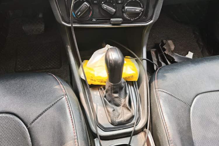 Used Volkswagen Santana 2019 1.5L Automatic Fashion Edition China VI Gear Lever