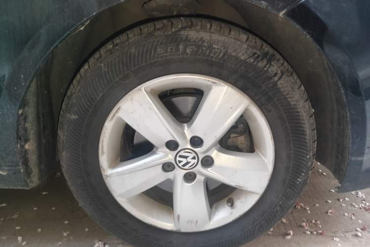 Used Volkswagen Lavida 2013 Classic 1.6L Manual Fashion Edition Right Front Wheel Hub