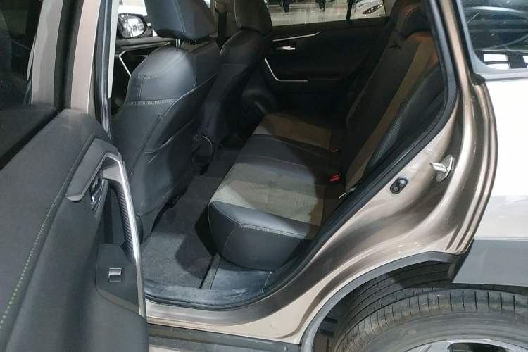 Used Toyota RAV4 2022 2.0L CVT 4x4 Style Plus Edition
