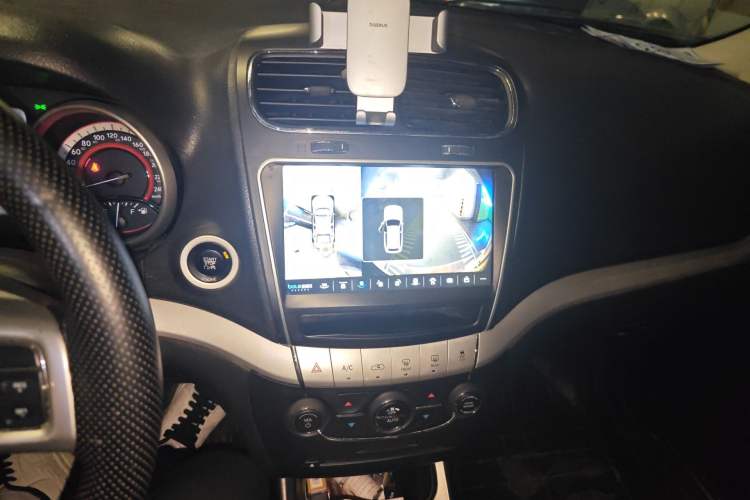 Used Dodge Journey 2013 2.4L Two-Wheel Drive Luxury Version