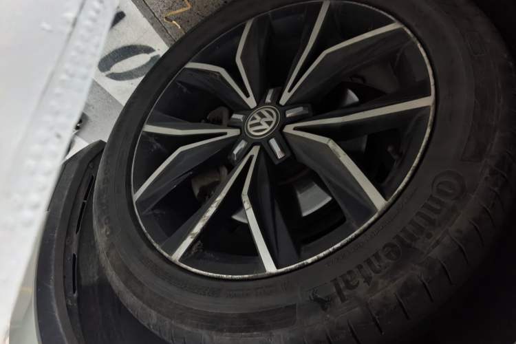 Used Volkswagen Tiguan L 2019 330TSI Automatic Two-Wheel Drive Smart Luxury Version China VI Standard Right Front Wheel Hub