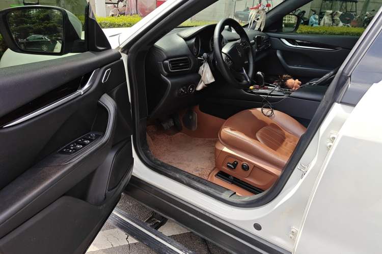 Used Maserati Levante 2018 3.0T Classic Edition Driver Seat