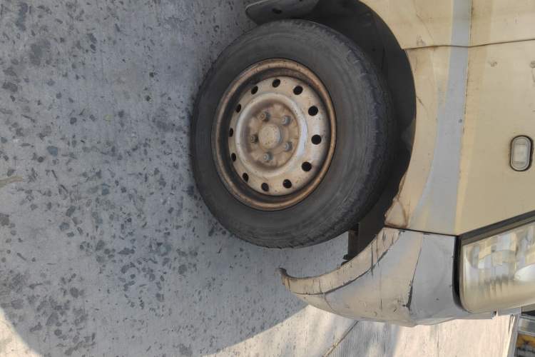 Used Wuling Rongguang 2012 1.5L Extended Basic Version Right Front Wheel Hub