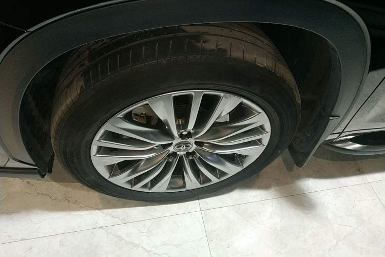 Used Toyota Highlander 2022 Dual-Engine 2.5L Four-Wheel Drive Prestige Version 7 Seats Left Front Wheel Hub