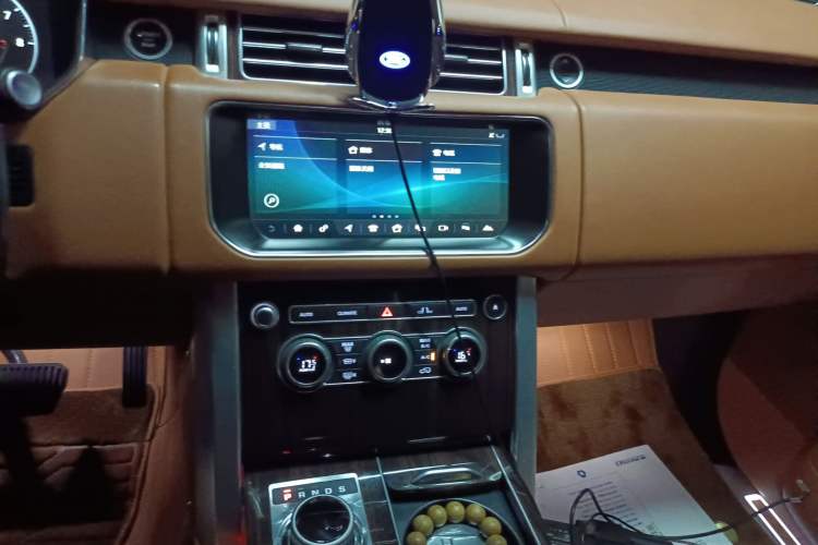 Used Land Rover Range 2017 3.0 SC V6 Vogue SE Long-Wheelbase Edition Audio And AC Panel