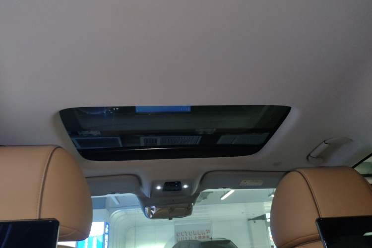 Used Denza D9 2022 DM-i 970 Four-Wheel Drive Prestige Model Headliner