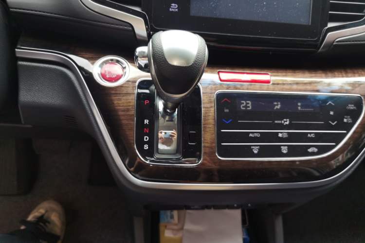 Used Honda Odyssey 2015 Updated Version 2.4L Smart Edition