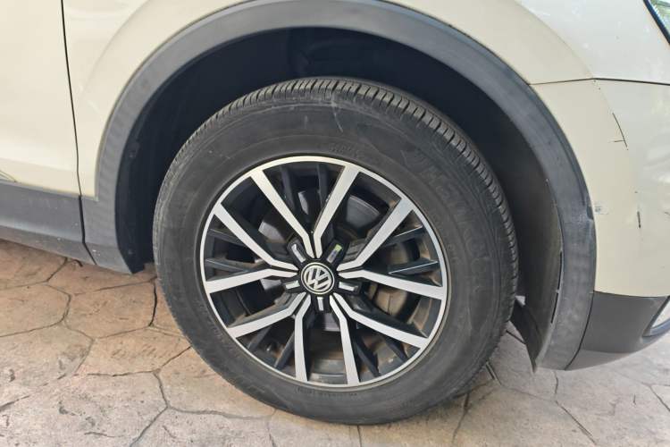 Used Volkswagen Tiguan L 2018 Facelift 330TSI Automatic Two-Wheel Drive Luxury Edition Right Front Wheel Hub