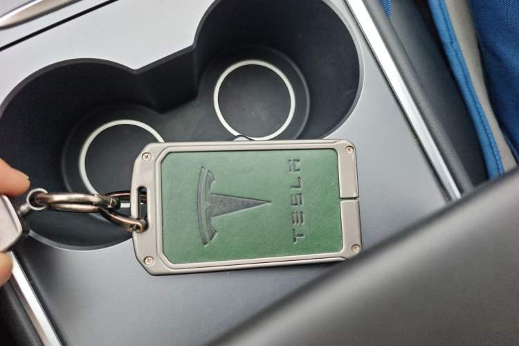 Used Tesla Model Y 2021 Long-Range All-Wheel-Drive Version Vehicle Key