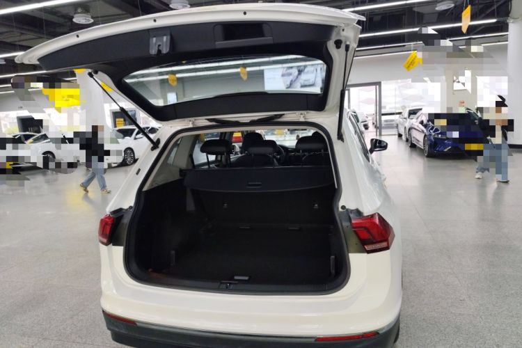 Used Volkswagen Tiguan L 2017 330TSI Automatic Two-Wheel Drive Comfort Edition Trunk