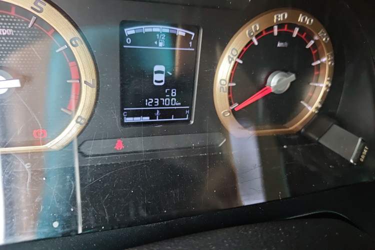 Used FORTHING Lingzhi 2018 M5L 1.6L 7-Seater Luxury Model Odometer Close Up