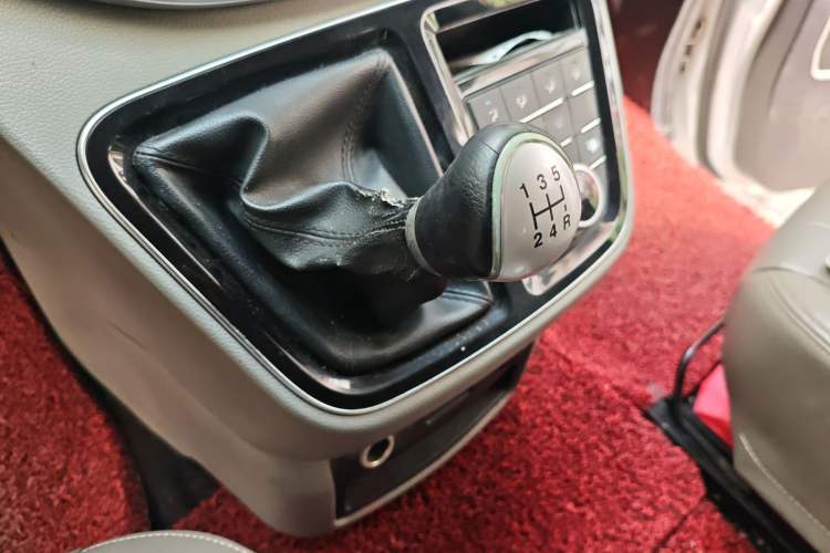 Used JAC Refine M4 2016 2.0L Manual Comfort Edition
