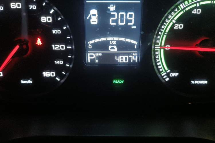 Used Roewe Clever 2020 Urban Style Edition Odometer Close Up