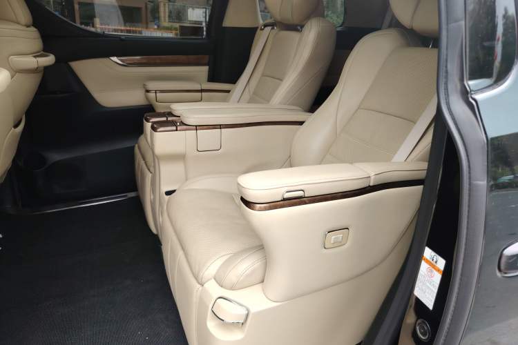 Used Toyota Alphard 2015 3.5L Prestige Edition
