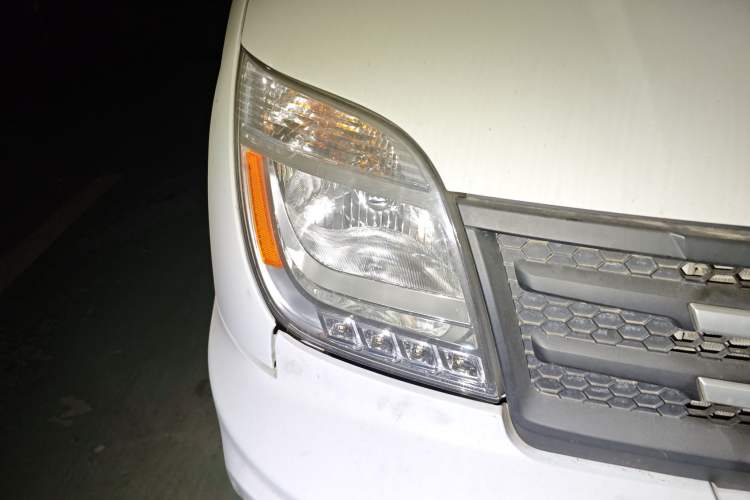 Used SAIC MAXUS Xintu V80 2021 2.0T Manual Classic Aoyuntong Short Wheelbase Ultra-Low Roof 5/6-Seater