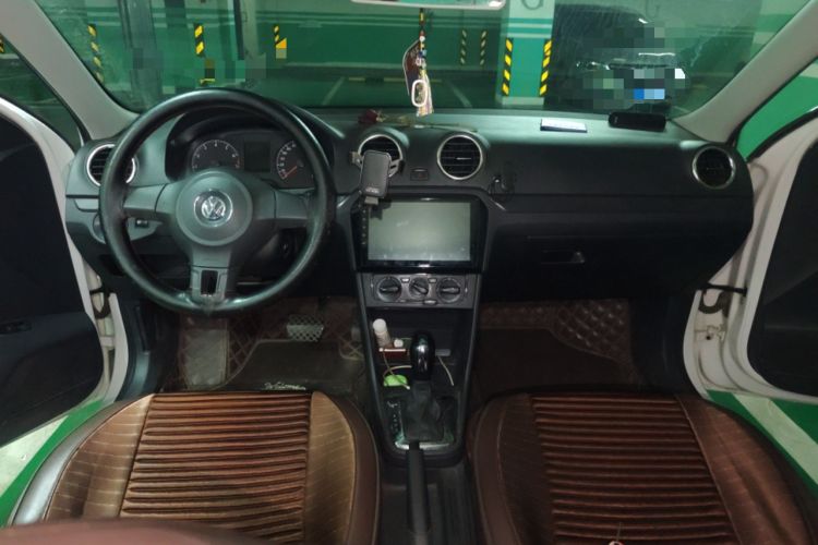 Used Volkswagen Jetta 2015 Value Edition 1.6L Automatic Fashion Version Center Console