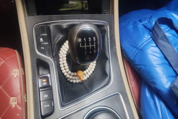 Used Baojun 730 2017 1.5T Manual Prestige Version 7 Seats Gear Lever