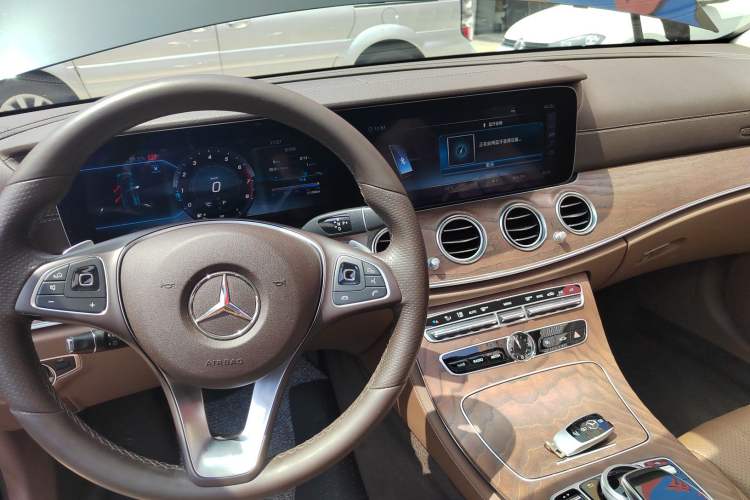 Used Mercedes-Benz E-Class 2018 Facelift E 300 L Luxury Edition Gear Lever